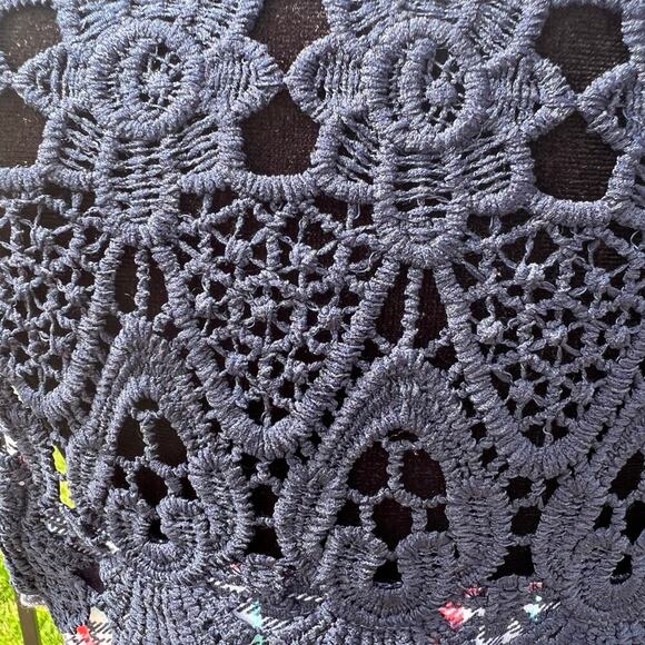 M Fasis women’s size M, sleeveless top with collar, lace shoulder, button up - Picture 6 of 7